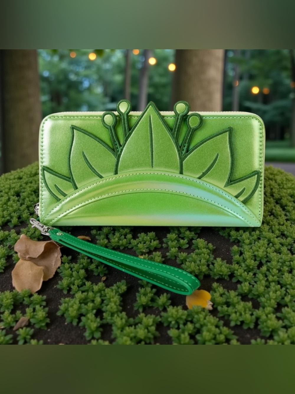 Loungefly Disney Princess & The Frog Tiana Shiny Iridescent Wristlet Wallet NWT